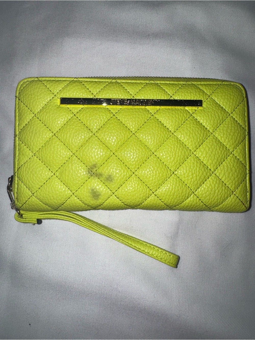 Steve Madden Neon Yellow Quilted Zip Around Wallet Wristlet - Picture 3 of 9